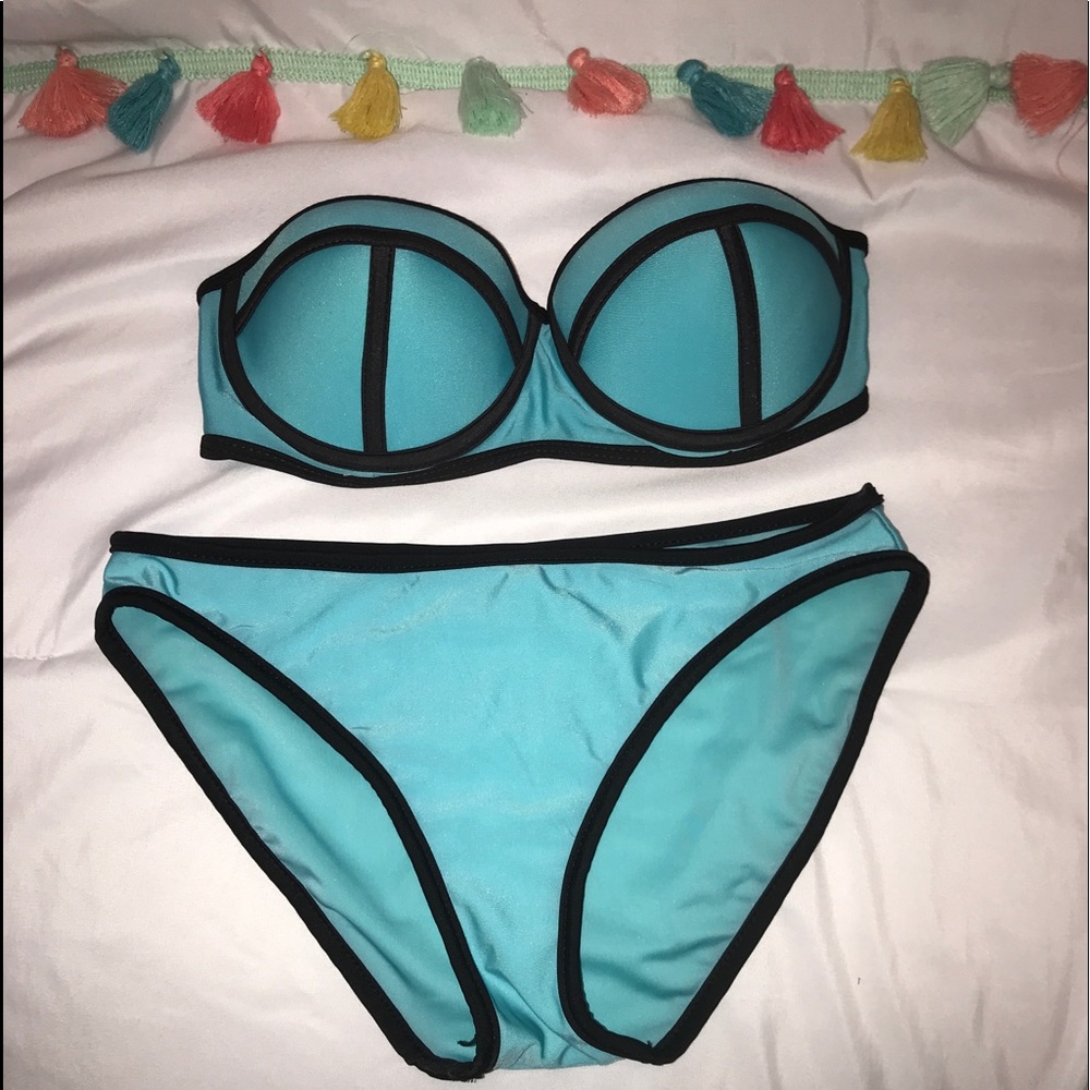Bathing suit - Picture 2 of 4